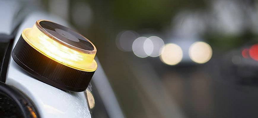 Conoce las ventajas de usar luces de emergencia si tienes que parar en la carretera